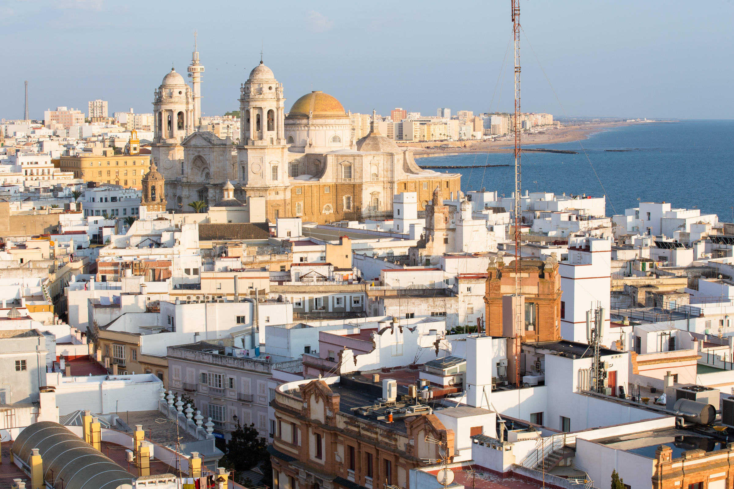 Catedral de Santa Cruz de Cádiz im Abendlicht