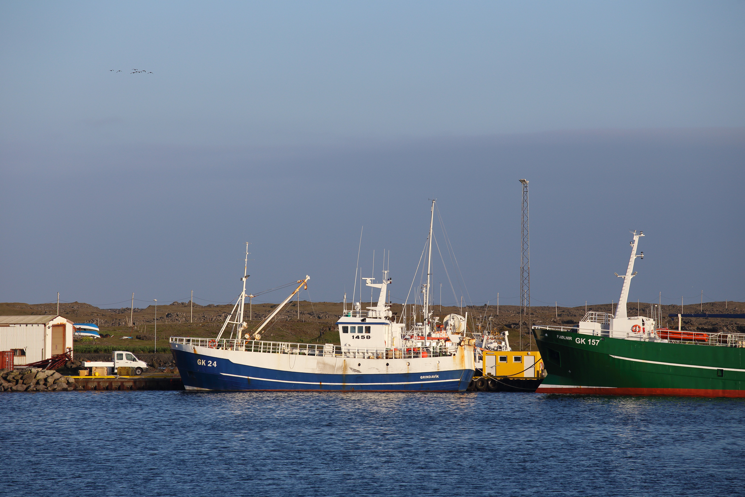Schiffe im Hafen von Grindavík