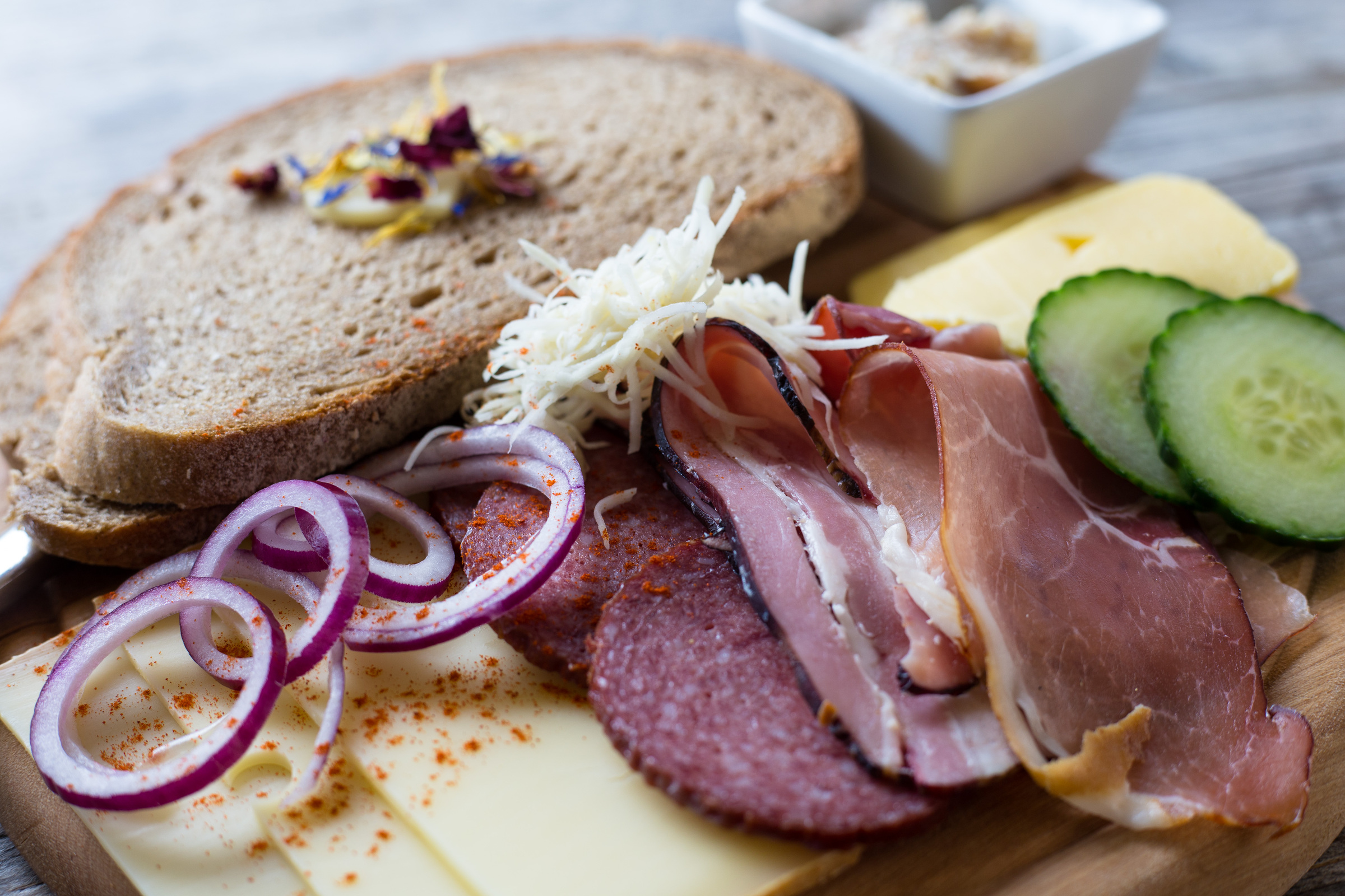urige Brotzeit im Allgäu
