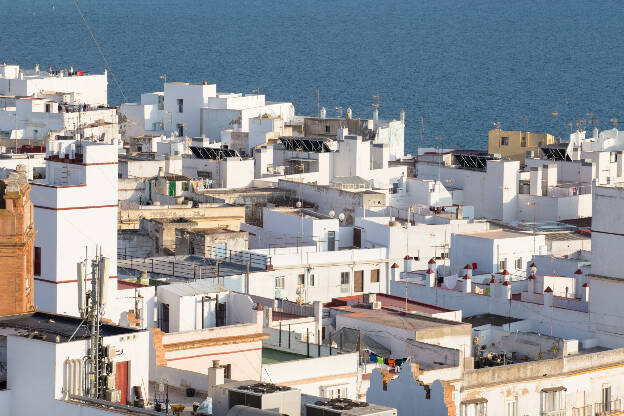 Häuser am Meer in Cádiz