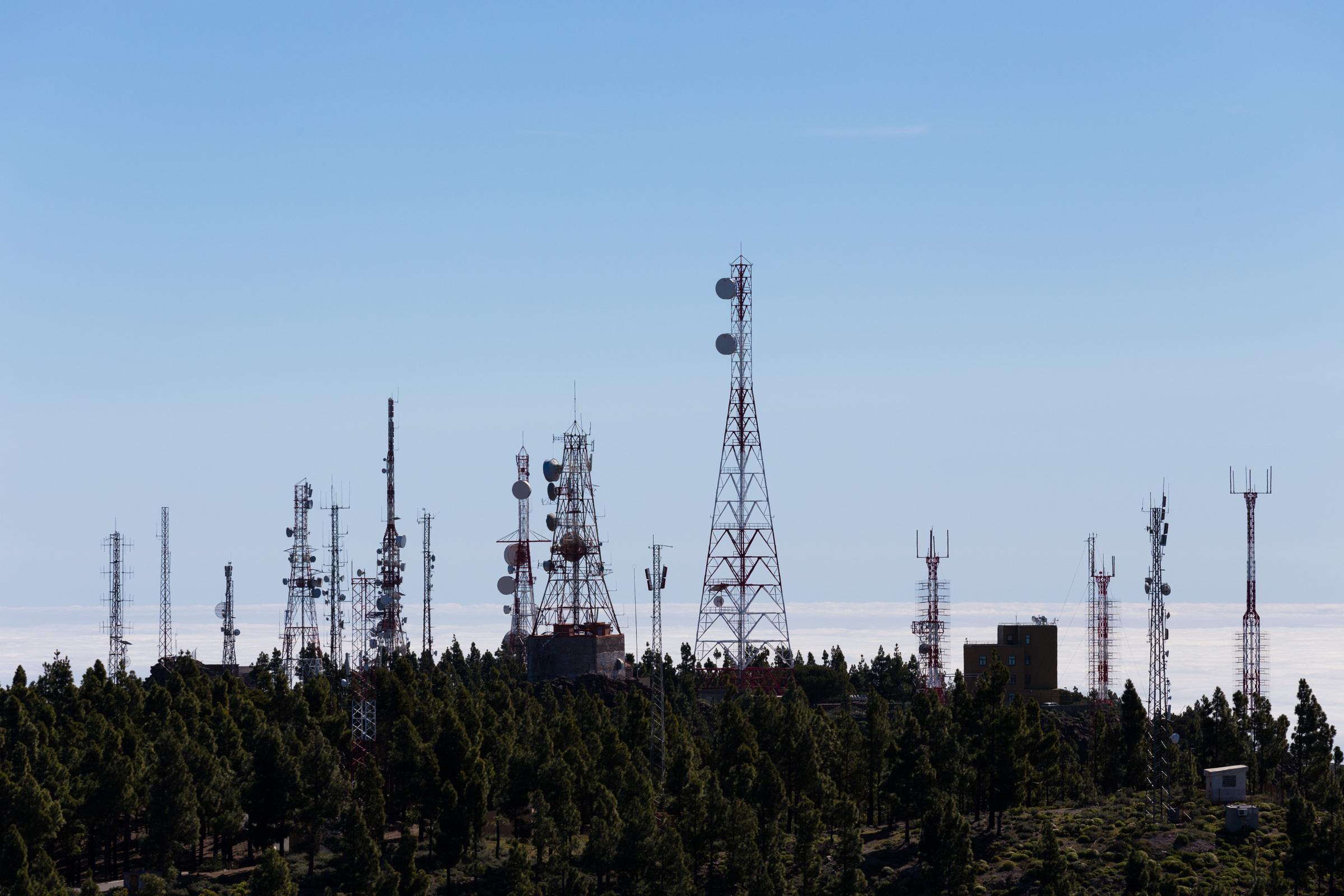 Funkmasten auf einem Berg