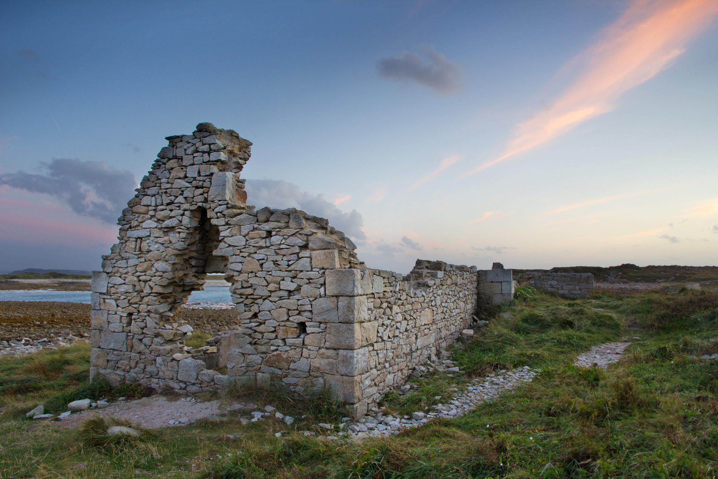 Hausruine in der Landschaft