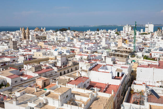 Blick vom Torre Tavira auf Cádiz