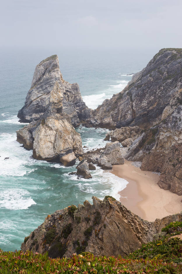 Klippen am Praia da Aroeira