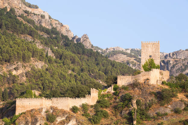 Die Burgmauer von Castillo de la Yedra