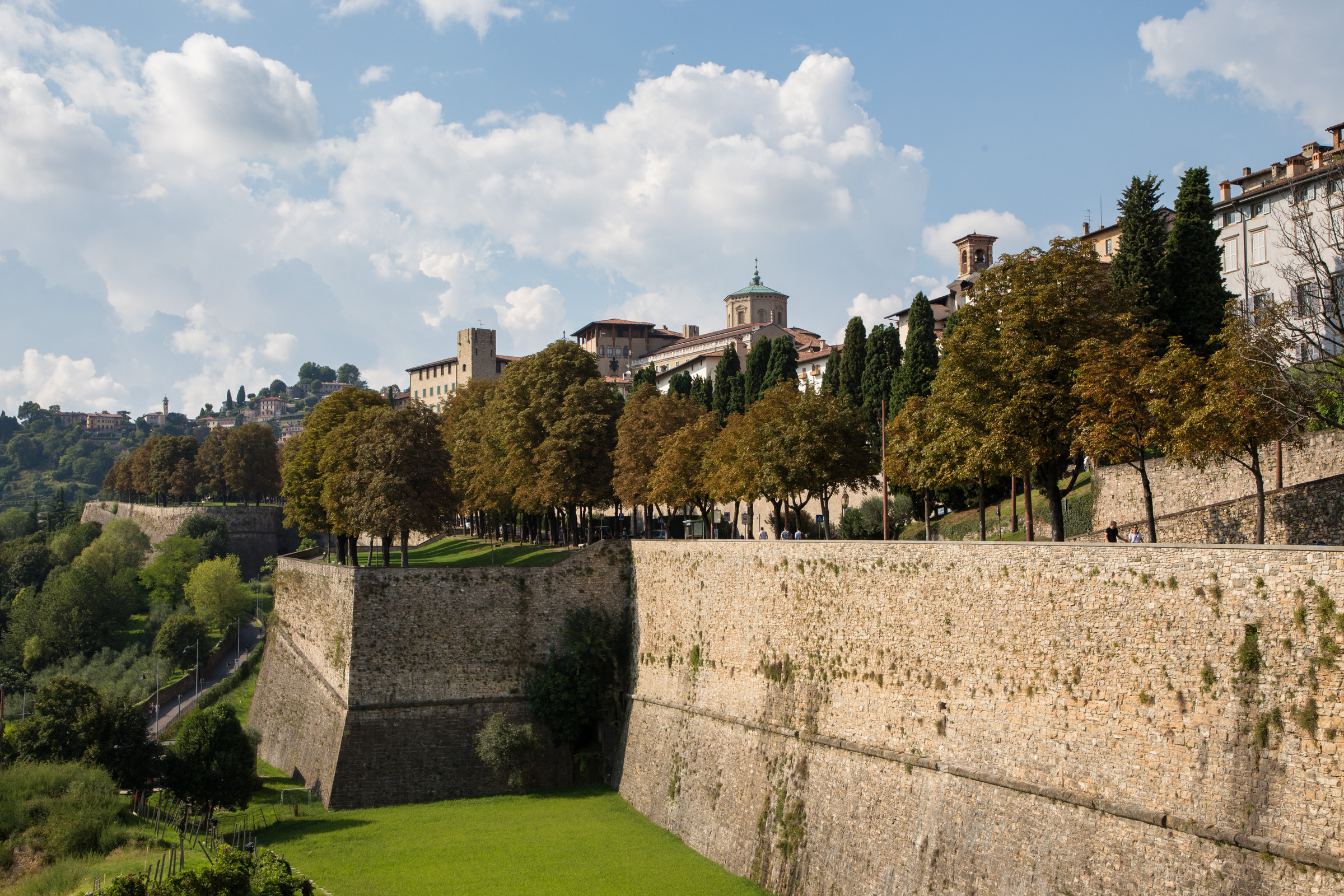 Parks an der Stadtmauer von Bergamo