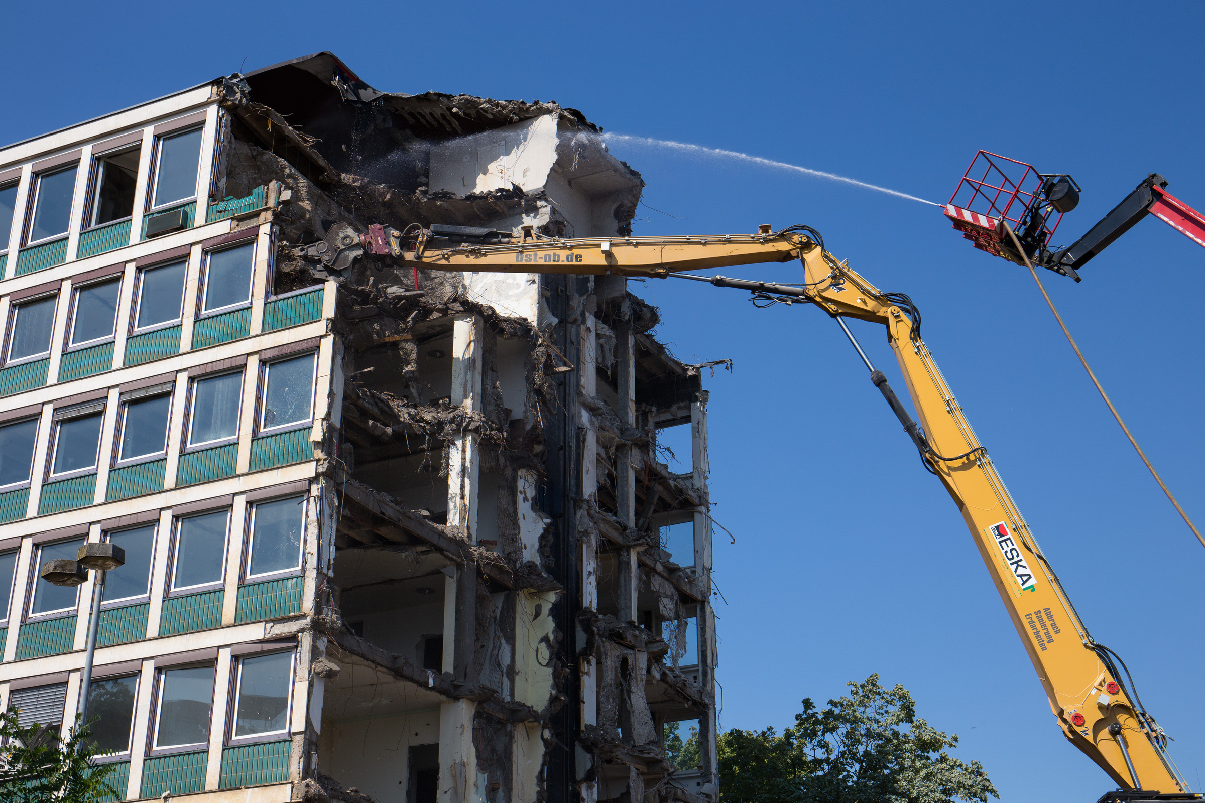 Abrissbagger mit Greifer