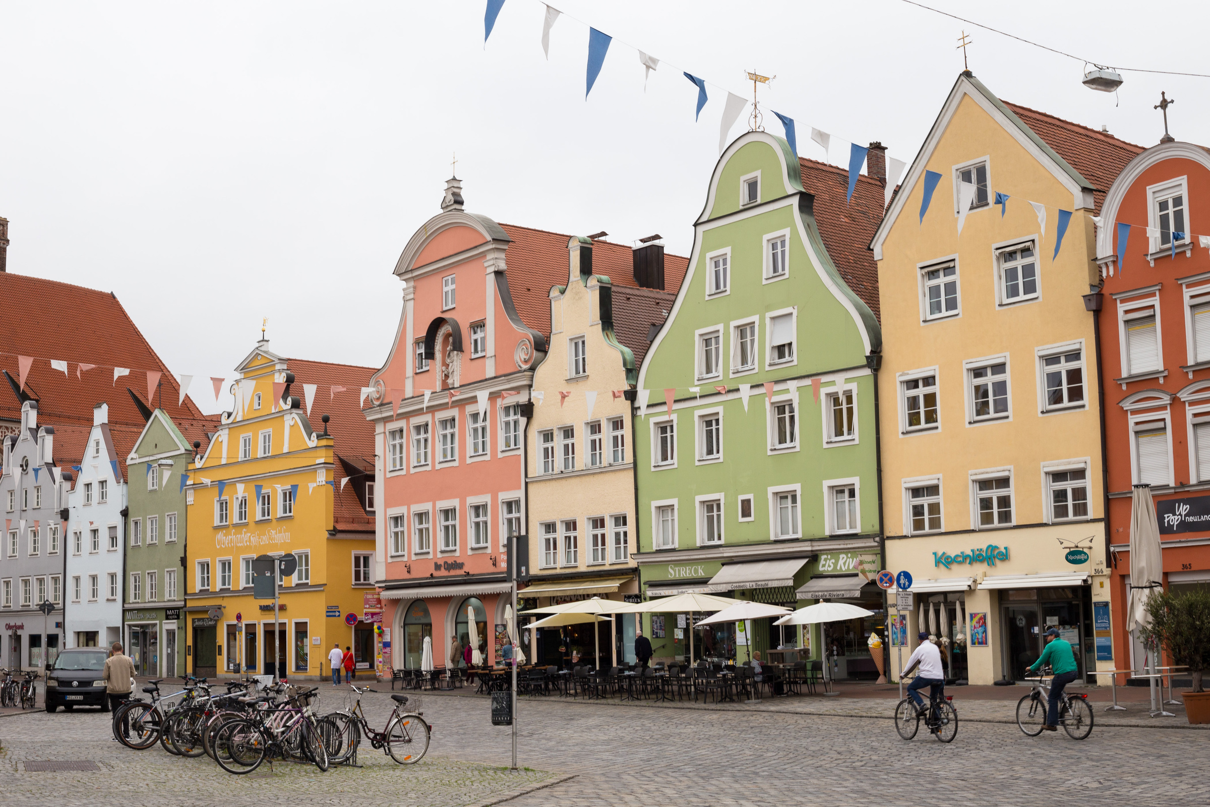 Fahrradfahrer in der Altstadt von Landshut