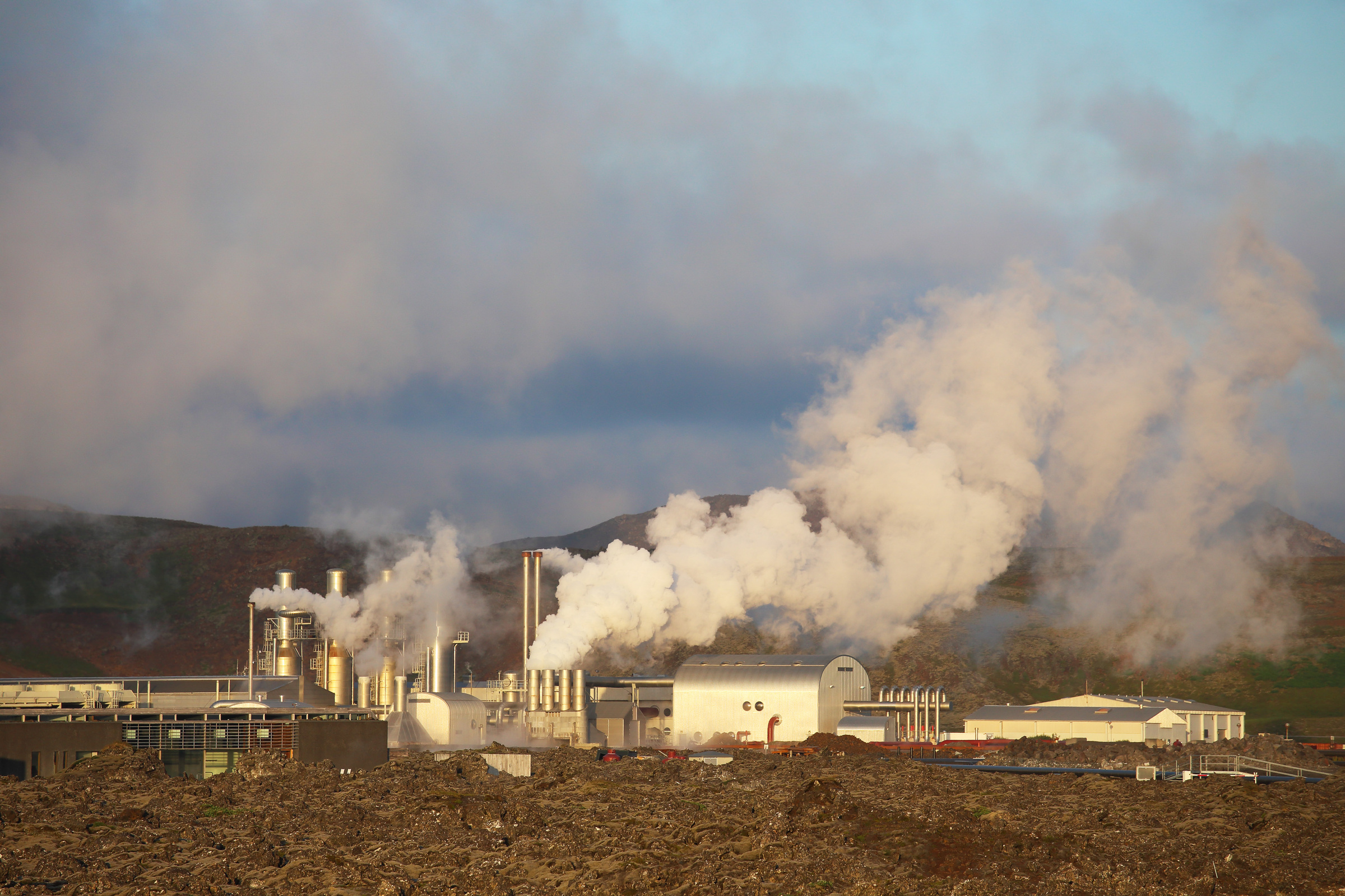 Dampfendes Geothermiekraftwerk