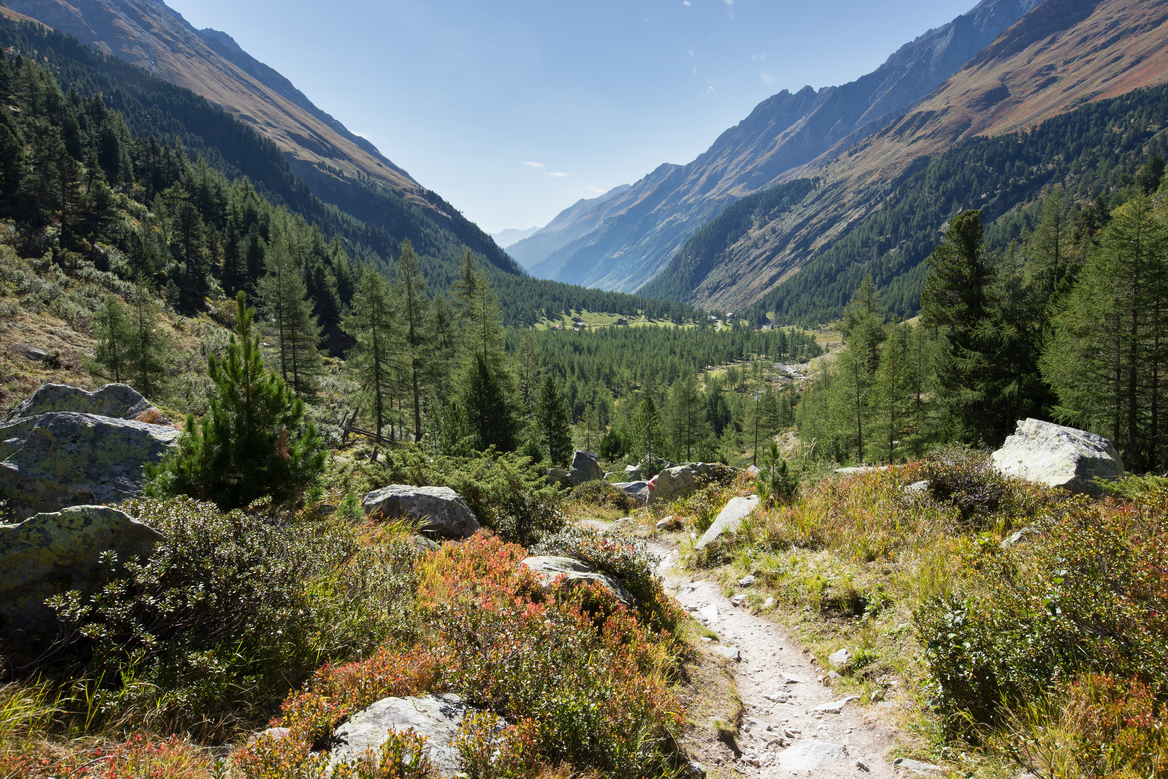 rote Herbstfarben im Dorfertal