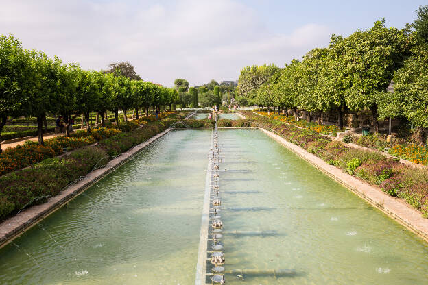 Teich im Garten der Alcazar de los Reyes Cristianos