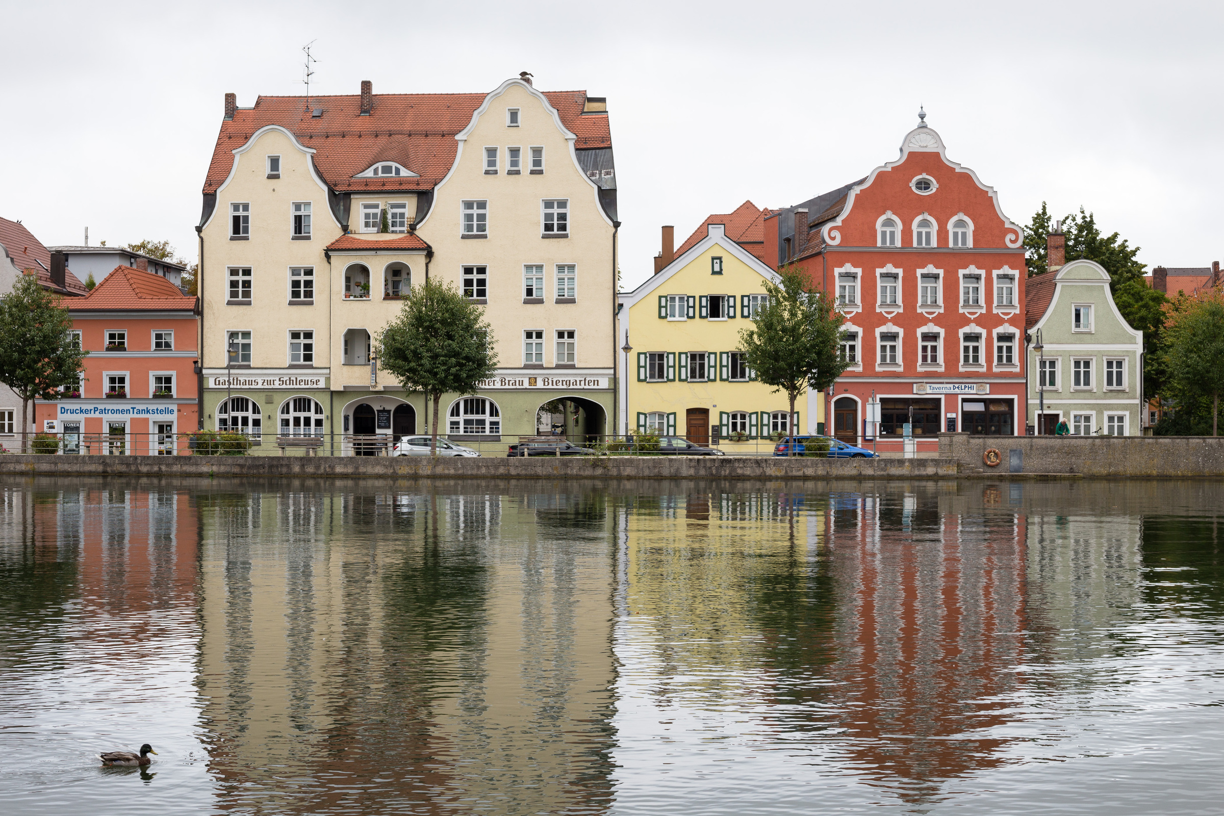 Spiegelung von Häusern in Landshut