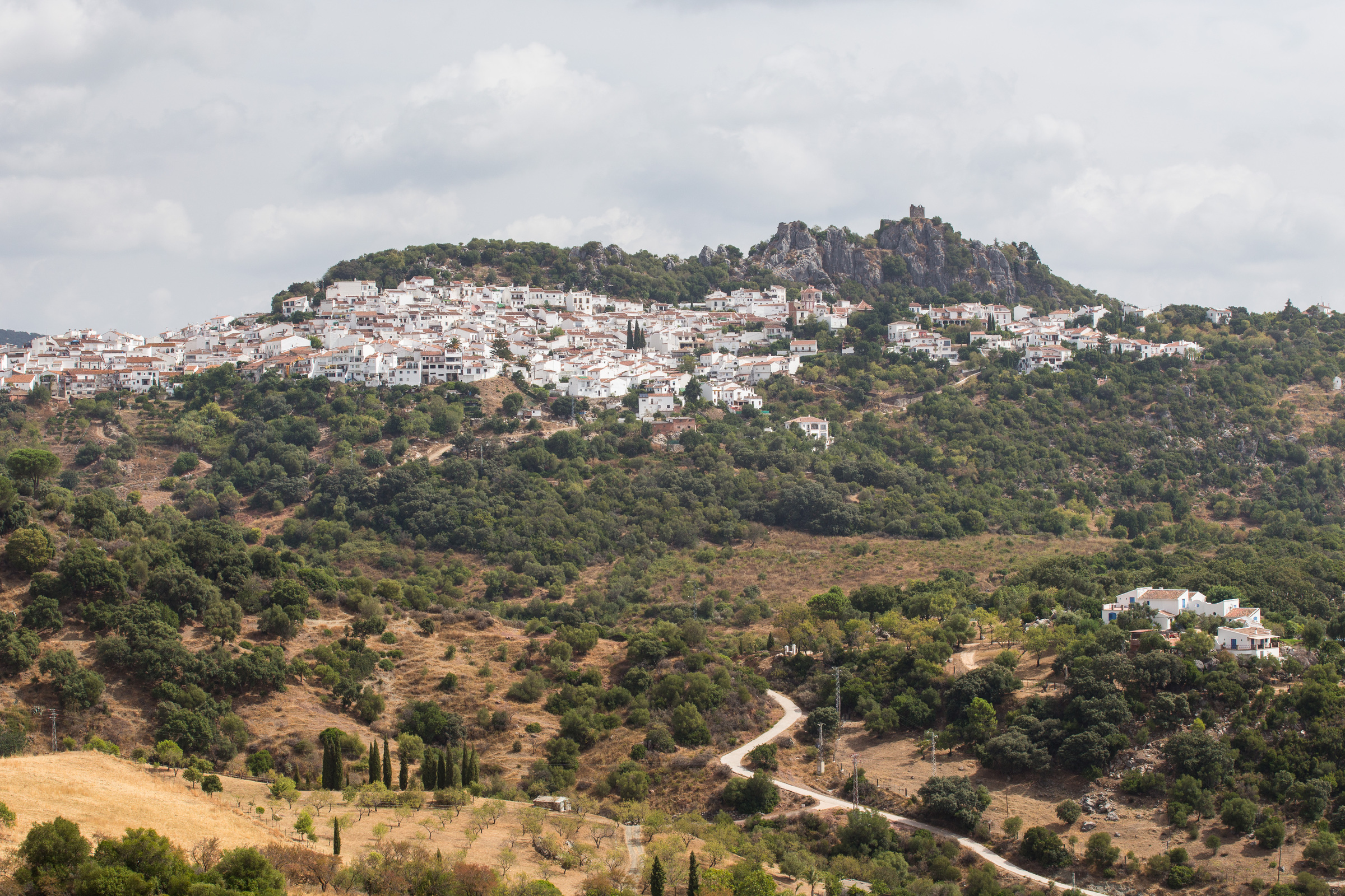 Gaucín zwischen Felsen