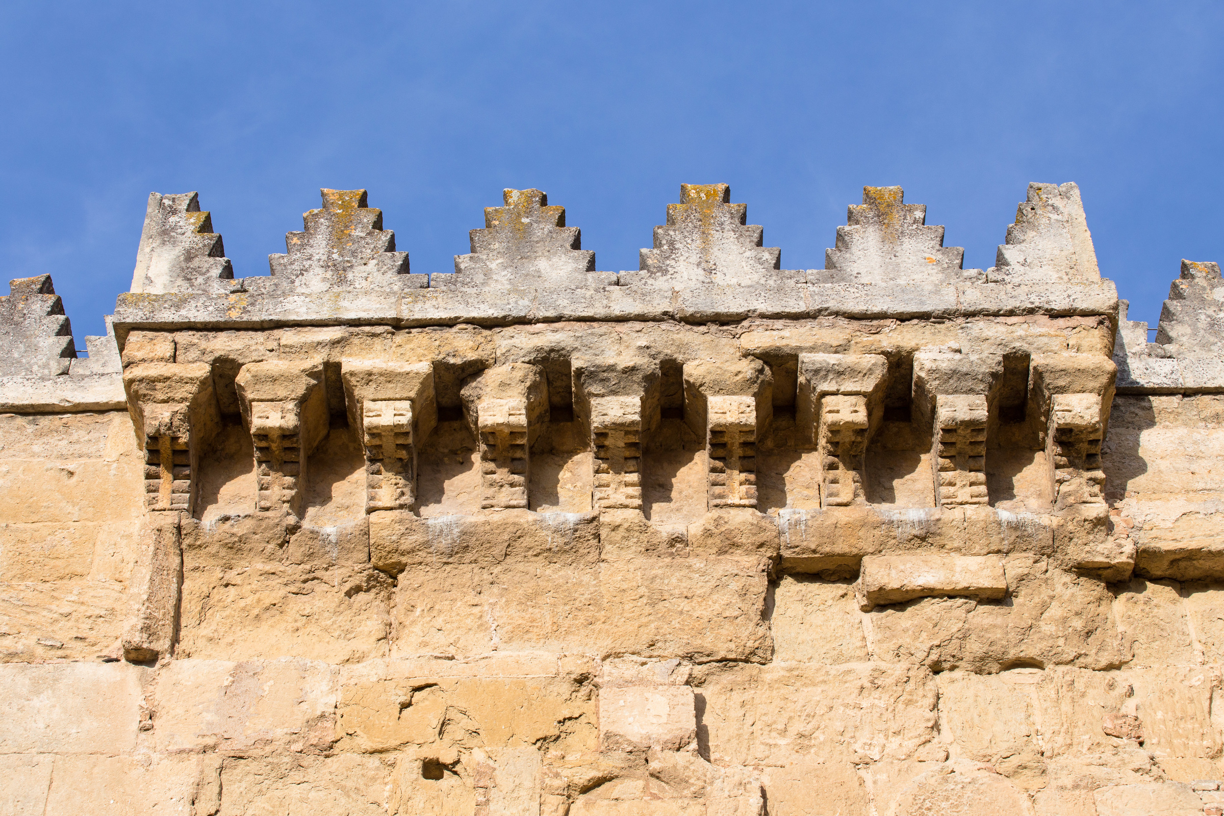 Burgmauer mit Verzierungen in Córdoba