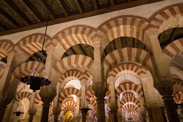 Hufeisenbögen in der Mezquita Catedral